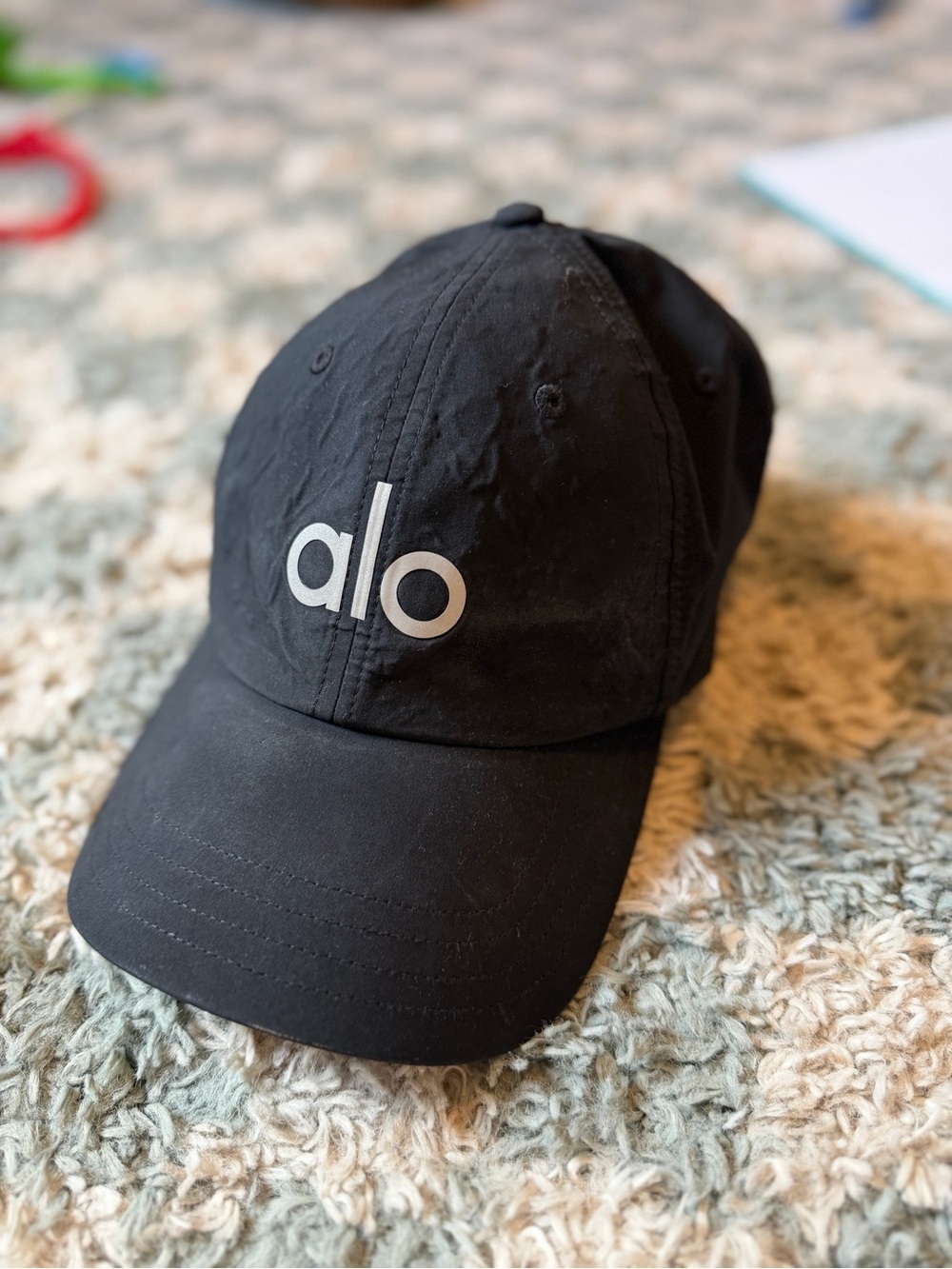 ALO Yoga Black Cap with White Logo - Picture 2 of 2